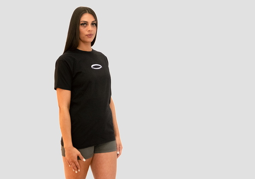 Woman wearing a black t-shirt, highlighting the importance of discipline in fitness.